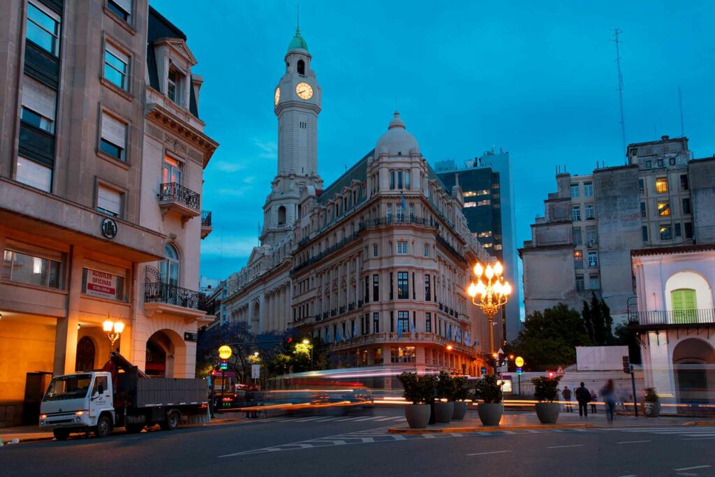 Buenos Aires city street at nighttime